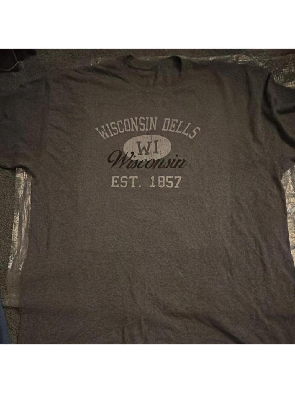Gildan Men's Grey and Black Tshirt